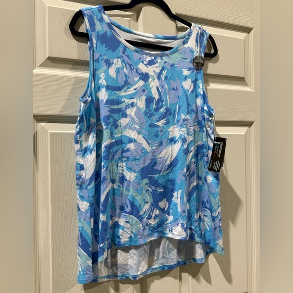 Blue and White Abstract Sleeveless tank top and shorts - Picture 4 of 8